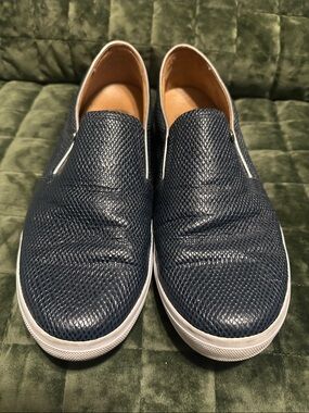 Driver Club USA Navy Textured Slip-On Loafers with White Soles